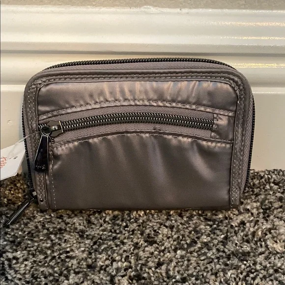 Lug Quilted Wallet -Rodeo- in Metallic Pearl - Picture 3 of 3